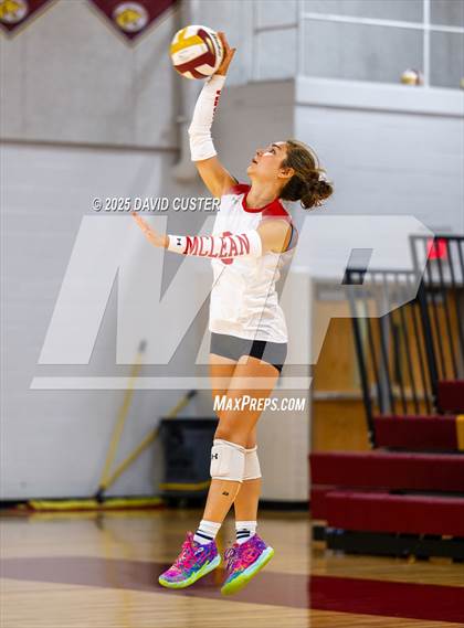 Thumbnail 1 in McLean @ Oakton photogallery.