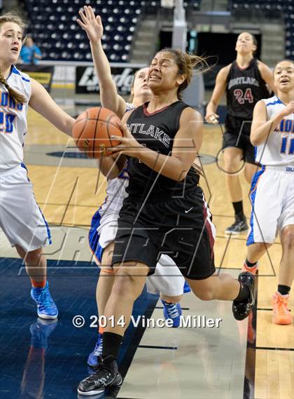 Thumbnail 3 in Kentlake vs. Auburn Mountainview photogallery.