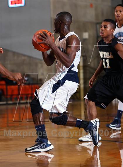 Thumbnail 2 in Mitchell vs. Wyatt [O.D.] (DFW Basketball Challenge) photogallery.