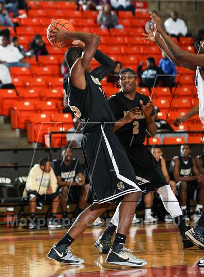 Thumbnail 1 in Mitchell vs. Wyatt [O.D.] (DFW Basketball Challenge) photogallery.