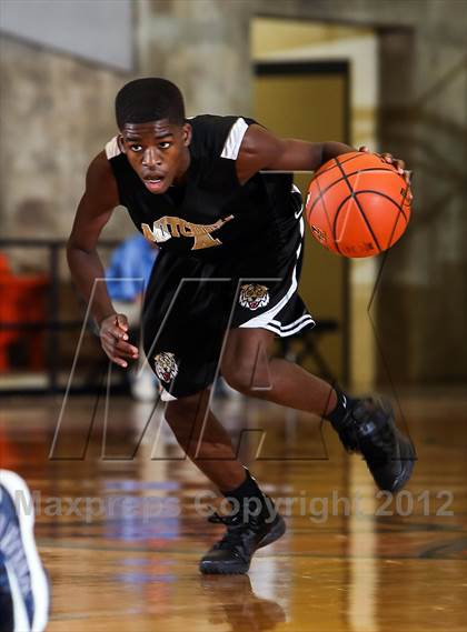 Thumbnail 3 in Mitchell vs. Wyatt [O.D.] (DFW Basketball Challenge) photogallery.