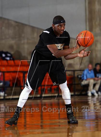 Thumbnail 1 in Mitchell vs. Wyatt [O.D.] (DFW Basketball Challenge) photogallery.