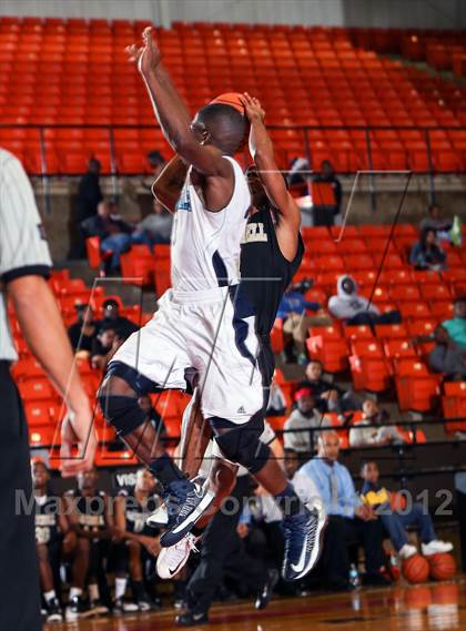 Thumbnail 2 in Mitchell vs. Wyatt [O.D.] (DFW Basketball Challenge) photogallery.