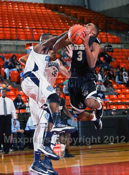 Thumbnail 1 in Mitchell vs. Wyatt [O.D.] (DFW Basketball Challenge) photogallery.