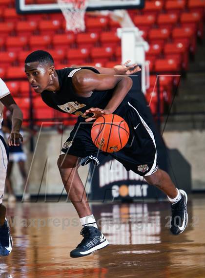 Thumbnail 1 in Mitchell vs. Wyatt [O.D.] (DFW Basketball Challenge) photogallery.