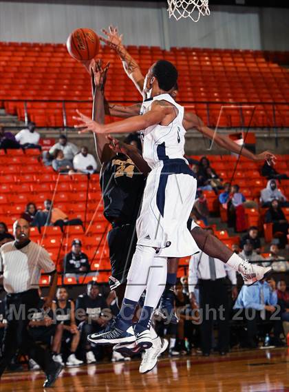 Thumbnail 2 in Mitchell vs. Wyatt [O.D.] (DFW Basketball Challenge) photogallery.