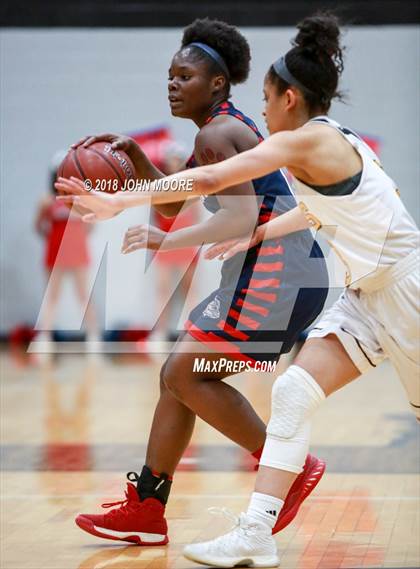 Thumbnail 3 in Amarillo vs. Plainview (UIL Region 3-5A Quarterfinal) photogallery.