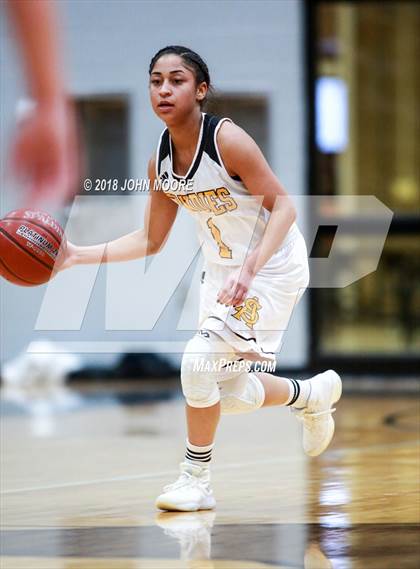 Thumbnail 2 in Amarillo vs. Plainview (UIL Region 3-5A Quarterfinal) photogallery.