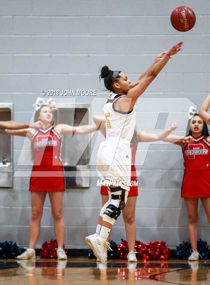 Thumbnail 2 in Amarillo vs. Plainview (UIL Region 3-5A Quarterfinal) photogallery.