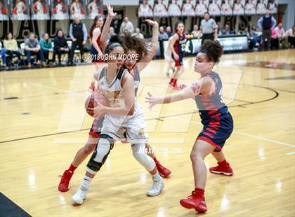 Thumbnail 3 in Amarillo vs. Plainview (UIL Region 3-5A Quarterfinal) photogallery.