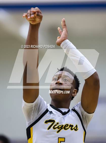 Thumbnail 3 in Edison vs. Centennial photogallery.