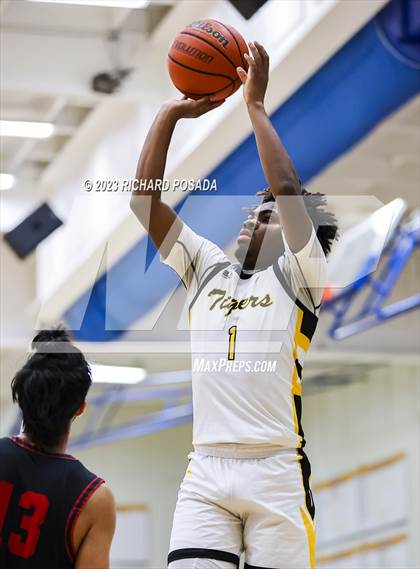 Thumbnail 3 in Edison vs. Centennial photogallery.
