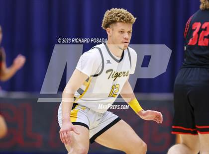 Thumbnail 3 in Edison vs. Centennial photogallery.