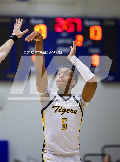 Thumbnail 3 in Edison vs. Centennial photogallery.
