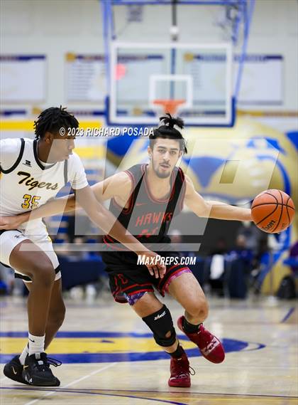 Thumbnail 2 in Edison vs. Centennial photogallery.