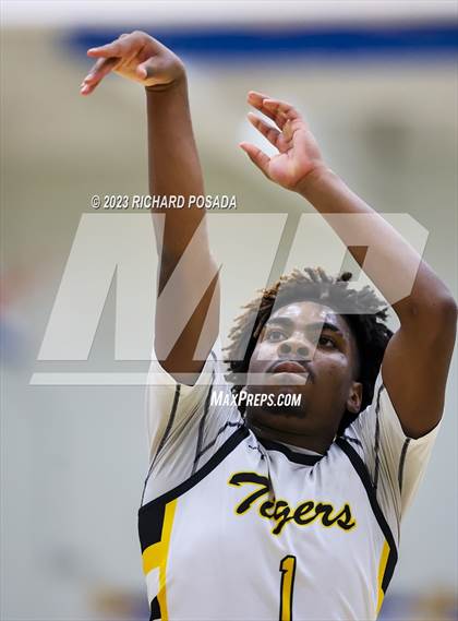 Thumbnail 3 in Edison vs. Centennial photogallery.