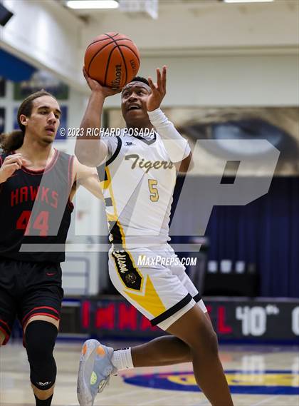 Thumbnail 2 in Edison vs. Centennial photogallery.