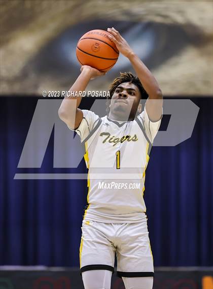 Thumbnail 3 in Edison vs. Centennial photogallery.