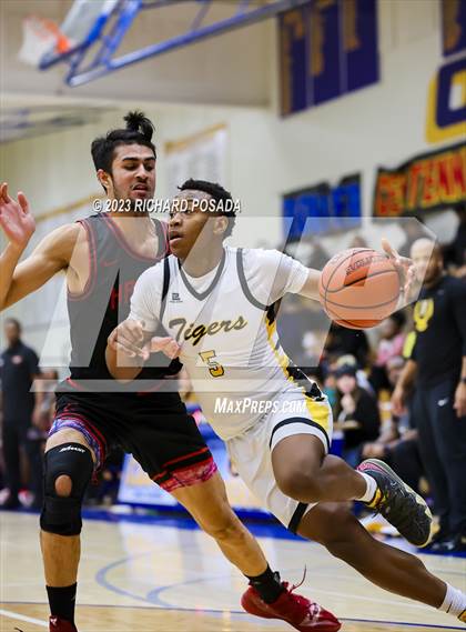 Thumbnail 3 in Edison vs. Centennial photogallery.