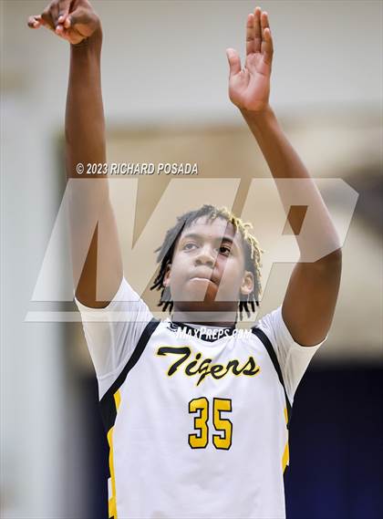 Thumbnail 1 in Edison vs. Centennial photogallery.