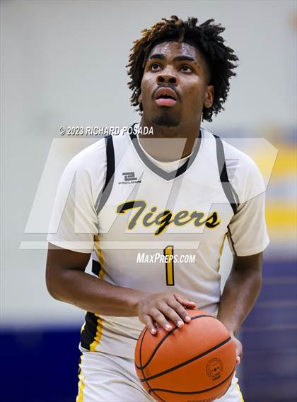 Thumbnail 1 in Edison vs. Centennial photogallery.