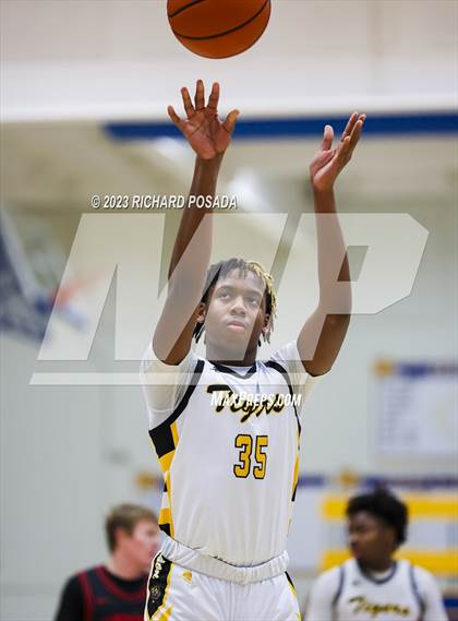 Thumbnail 2 in Edison vs. Centennial photogallery.