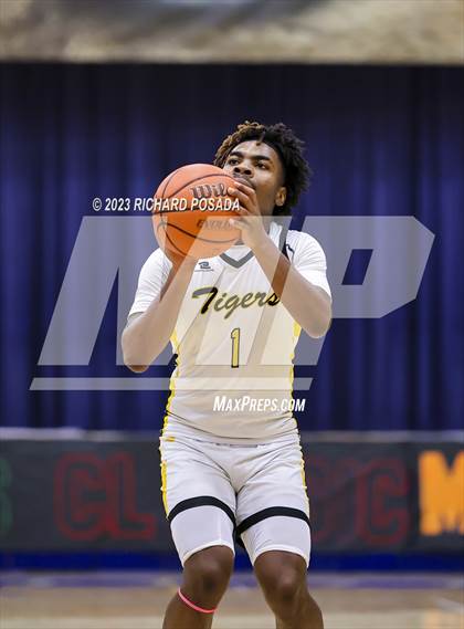 Thumbnail 2 in Edison vs. Centennial photogallery.