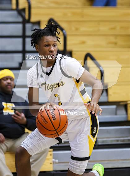 Thumbnail 2 in Edison vs. Centennial photogallery.