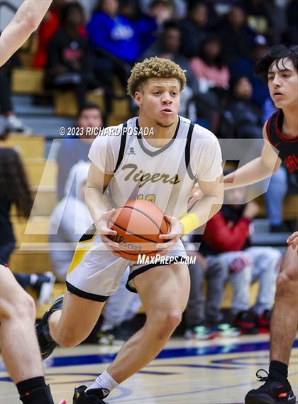 Thumbnail 1 in Edison vs. Centennial photogallery.