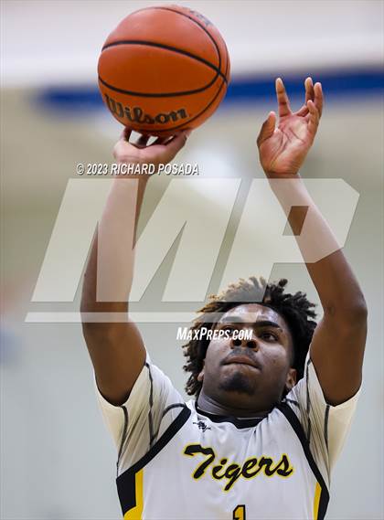 Thumbnail 2 in Edison vs. Centennial photogallery.