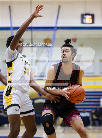 Thumbnail 3 in Edison vs. Centennial photogallery.