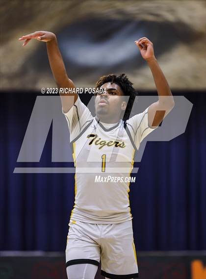 Thumbnail 2 in Edison vs. Centennial photogallery.