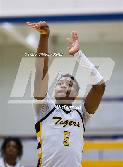 Thumbnail 1 in Edison vs. Centennial photogallery.