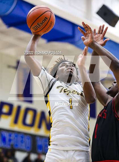 Thumbnail 2 in Edison vs. Centennial photogallery.