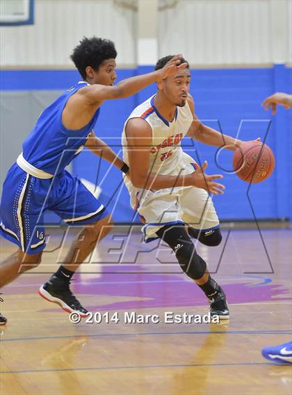 Thumbnail 2 in Osceola vs Inlet Grove 2014 Mustang Christmas Tournament photogallery.