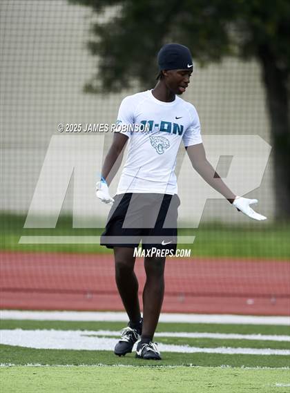 Thumbnail 1 in Columbia High vs Andrew Jackson (Jaguars Prep Nike 11-On 7v7) photogallery.