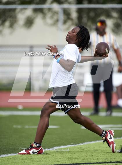 Thumbnail 2 in Columbia High vs Andrew Jackson (Jaguars Prep Nike 11-On 7v7) photogallery.