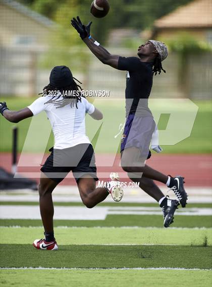 Thumbnail 3 in Columbia High vs Andrew Jackson (Jaguars Prep Nike 11-On 7v7) photogallery.