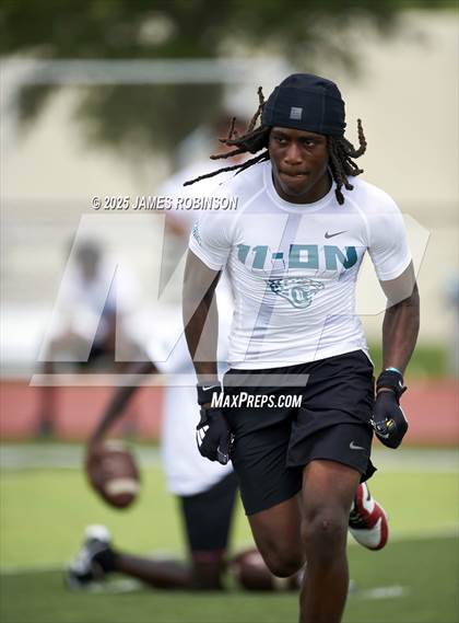 Thumbnail 3 in Columbia High vs Andrew Jackson (Jaguars Prep Nike 11-On 7v7) photogallery.
