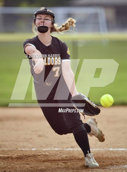 Thumbnail 3 in Shepard v Richards (IHSA 4A Regional Final) photogallery.