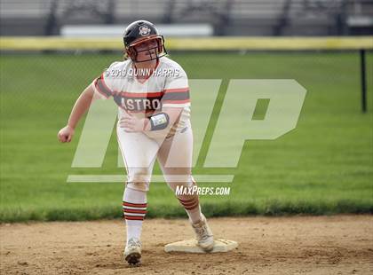 Thumbnail 2 in Shepard v Richards (IHSA 4A Regional Final) photogallery.