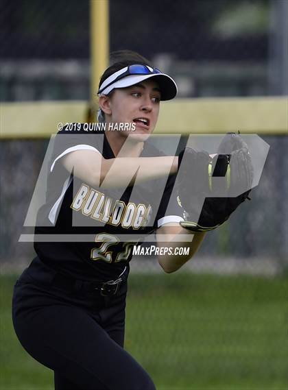 Thumbnail 2 in Shepard v Richards (IHSA 4A Regional Final) photogallery.