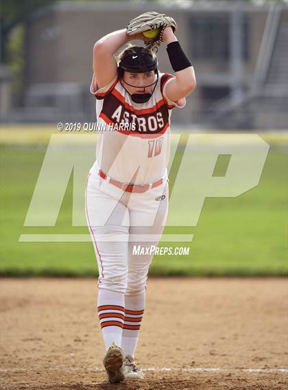Thumbnail 1 in Shepard v Richards (IHSA 4A Regional Final) photogallery.