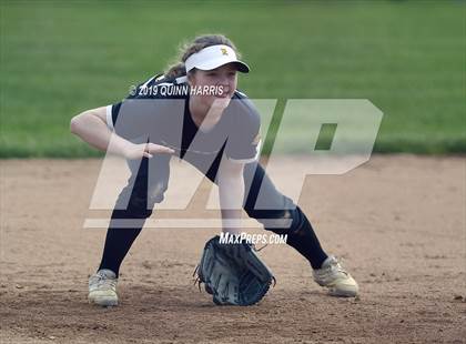 Thumbnail 3 in Shepard v Richards (IHSA 4A Regional Final) photogallery.