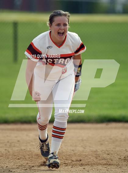 Thumbnail 3 in Shepard v Richards (IHSA 4A Regional Final) photogallery.