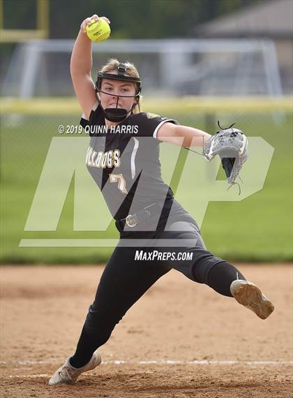 Thumbnail 1 in Shepard v Richards (IHSA 4A Regional Final) photogallery.