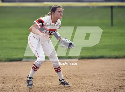 Thumbnail 2 in Shepard v Richards (IHSA 4A Regional Final) photogallery.