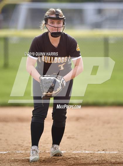 Thumbnail 2 in Shepard v Richards (IHSA 4A Regional Final) photogallery.