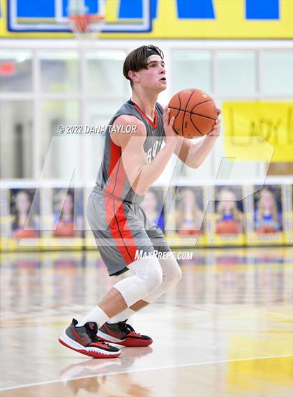 Thumbnail 2 in Huckabay vs. Three Way photogallery.