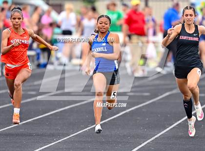 Thumbnail 2 in IHSAA Regional 3 (100 Meter) photogallery.